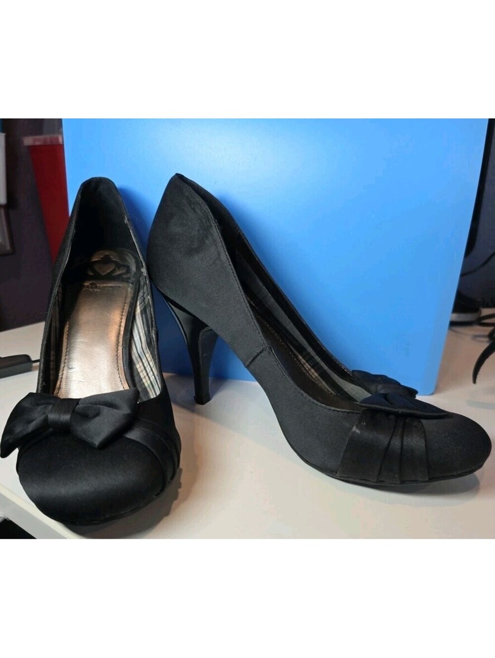 Fergalicious Bring It Heels Size 8.5M Black Satin Bow Almond Toe Pumps 3" Heel
